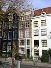 Huis met gevel onder rechte lijst