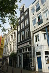 Pand met halsgevel