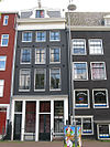 Pand met gevel onder rechte lijst