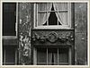 Detail gevel grachtenhuis- latei met guirlande - Amsterdam - 20319366 - RCE -  Beeldhouwwerk: Detail gevel grachtenhuis: latei met guirlande 