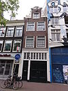 Pand met halsgevel