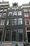 Pand, in oorsprong uit 1625, in 1710 van een halsgevel voorzien, in 1874 verhoogd, waarbij de voorgevel de huidige vorm verkreeg