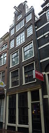 Pand met halsgevel van het 