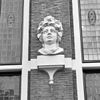 Huis met de Hoofden, hoofd naast ingangspartij rechter zijde - Amsterdam - 20018053 - RCE -  Huis met de Hoofden: Huis met de Hoofden, hoofd naast ingangspartij rechterzijde 
