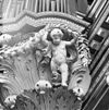 Detail beeldhouwwerk onder rugwerk orgel - Amsterdam - 20013297 - RCE -  Herv. Westerkerk en toren: detail beeldhouwwerk onder rugwerk orgel 