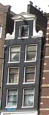 Pand met halsgevel