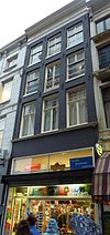 Pand met gevel onder rechte lijst