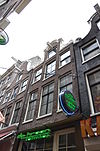 Pand met halsgevel