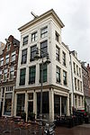 Pand met gevel onder rechte lijst