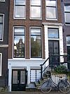 Huis met midden 18e-eeuwse gevel onder gelobde lijstvormige houten top