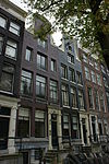 Pand met halsgevel