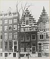Overzicht voorzijde grachtenhuis met trapgevel - Amsterdam - 20319376 - RCE -  Grachtenhuis/ Trapgevel: Overzicht voorzijde grachtenhuis met trapgevel 