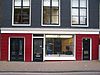 Huis met gevel onder rechte lijst