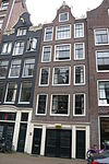 Huis met 18e-eeuwse, van zijn top beroofde gevel