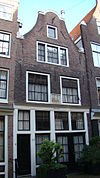 Huis met ingezwenkte halsgevel