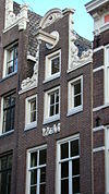 Pand met halsgevel