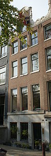 Pand met halsgevel