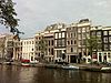Kloveniersburgwal 101-117 -  Kloveniersburgwal 101-117, Amsterdam. Nr. 111 is het pand met de zonneluifels, deze wordt verhuurd door Ymere