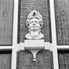 Huis met de Hoofden, hoofd naast ingangspartij rechter zijde - Amsterdam - 20018054 - RCE -  Huis met de Hoofden: Huis met de Hoofden, hoofd naast ingangspartij rechter zijde 