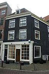 Pand met gevel onder rechte lijst