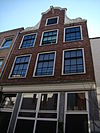 Pand met halsgevel