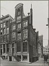 Overzicht voorgevel en zijgevel grachtenhuis - Amsterdam - 20319555 - RCE -  Grachtenhuis/ Restauratie: Overzicht voorgevel en zijgevel grachtenhuis (opmerking: Zijgevel Wijde Steeg I) 