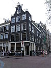 Amsterdam, Reestraat 2 -  hoekhuis met klokgevel