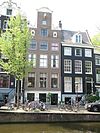 Pand met halsgevel