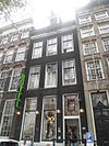 Prins Hendrikkade 130, Amsterdam -  Home with gable under straight cornice  Huis met gevel onder rechte lijst 