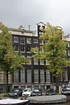 Pand met gevel onder rechte lijst