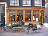 WLM - Minke Wagenaar - Hotel Ramenas 004 - HOTEL RAMENAS Hotel CafÃ© De Bloeiende Ramenas HAARLEMMERDIJK 61 1013 KB Amsterdam +31(0)20-6246030 www.hotelramenas.nl 11kamers 28bedden Rijksmonument 1304, 17e eeuws huis met 18e eeuwse gevel (oorspronkelijk vermoedelijk een halsgevel) onder 19e eeuwse klokvormige top met rollagen. 
