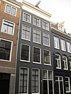 Pand met gevel onder rechte lijst goede roedenverdeling