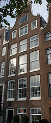 Pand met klokgevel