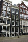 Pand met gevel onder rechte lijst met dakkapel