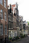 Pand met klokgevel