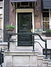 WLM - Minke Wagenaar - Toren Hotel 015 - TOREN HOTEL KEIZERSGRACHT 146+164 1015 CZ Amsterdam +31(0)20-6226352 www.toren.nl 38 kamers 77 bedden Keizersgracht 146 Rijksmonument 2504 Pand met gevel onder gesneden rechte lijst (1780) met Louis XVI deur en empire snijraam en -hek. 