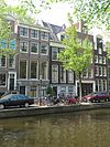 Pand met gevel onder rechte lijst met dakkapel