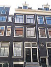 Verhoogd en van een gebroken dak voorzien huis