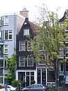 Huis met nieuwe puntgevel