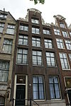 Pand met halsgevel
