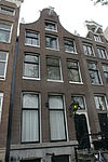 Pand met gevel onder klokvormige top