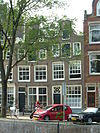 Pand met halsgevel