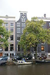 Pand met klokgevel