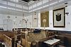Gebedsruimte van de synagoge aan de Gerard Doustraat te Amsterdam met biema (= verhoging voor het voorlezen van de Tora) - Amsterdam - 20320146 - RCE -  Synagoge: Gebedsruimte van de synagoge aan de Gerard Doustraat te Amsterdam met biema (= verhoging voor het voorlezen van de Tora) 