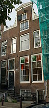 Pand met halsgevel
