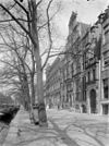 Overzicht voorgevels - Amsterdam - 20018060 - RCE -  Huis met de Hoofden: Overzicht voorgevels (opmerking: In: Buiten ; 18 (1924), nr. 36, p. 421) 