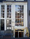 Huis met halsgevel met 2 oeils-de-boeuf