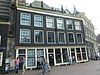 Zes vensters breed pand tegen de nieuwe kerk