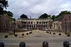 Het kasteel op het landgoed Groeneveld te Baarn. Links oragerie.JPG