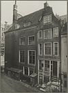 Overzicht zijgevel grachtenhuis en aangrenzende voorgevel - Amsterdam - 20319554 - RCE -  Grachtenhuis/ Restauratie: Overzicht zijgevel grachtenhuis en aangrenzende voorgevel (opmerking: Bijschrift: Voor de restauratie) 